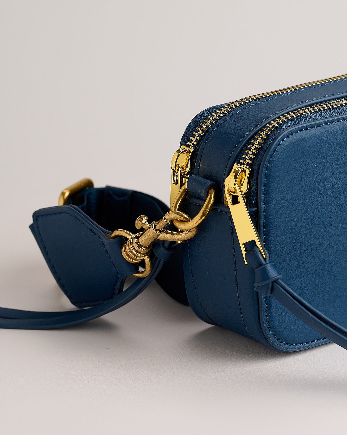 Kiki Dark Blue Camera Bag